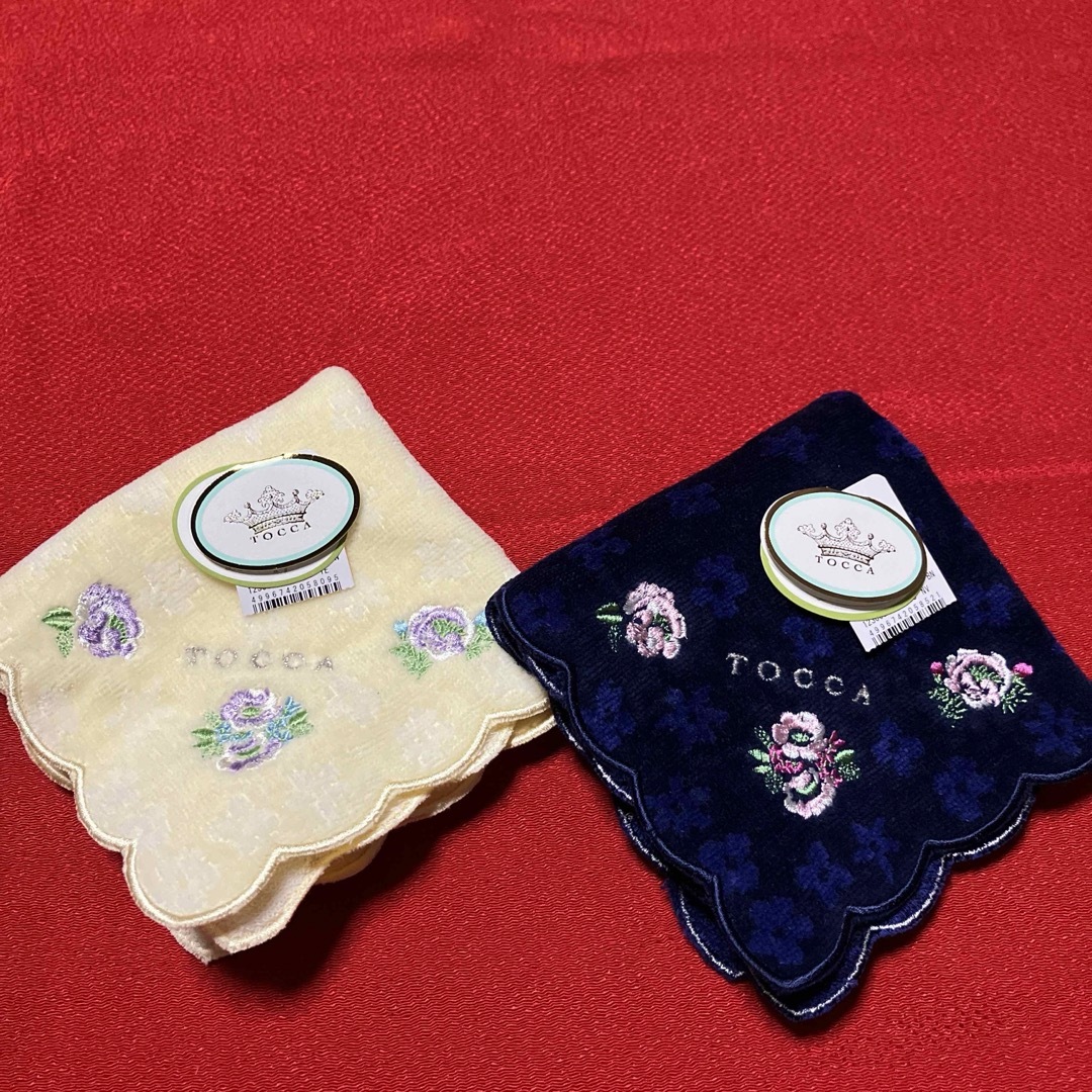 TOCCA(トッカ)のTOCCA タオルハンカチ色違い　刺繍2枚セット　新品未使用 レディースのファッション小物(ハンカチ)の商品写真