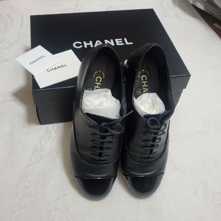 シャネル(CHANEL)の[中古美品] CHANEL シャネル パール ローファー シューズ 37  黒(ローファー/革靴)