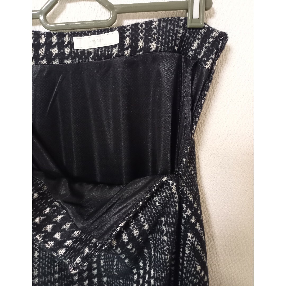anySiS(エニィスィス)のエニィシス ニット セットアップ 膝丈スカート チェック柄 セパレート 黒 レディースのレディース その他(セット/コーデ)の商品写真
