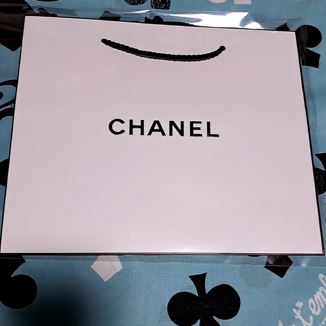 CHANEL(シャネル)のCHANEL・ショップ紙袋・未使用 レディースのバッグ(ショップ袋)の商品写真