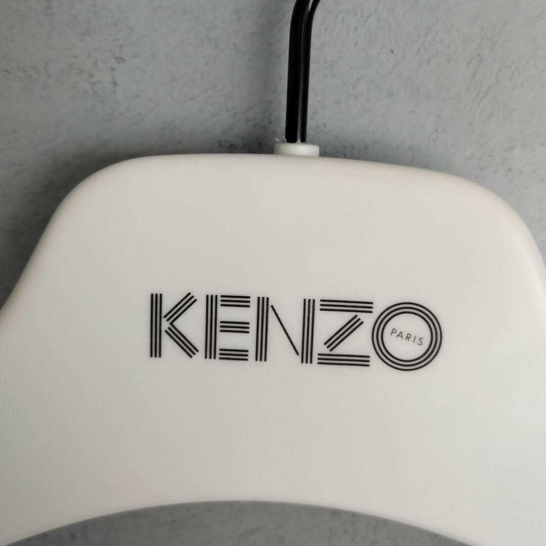 KENZO(ケンゾー)の【新品非売品】ケンゾー(KENZO)　オリジナルハンガー インテリア/住まい/日用品の収納家具(押し入れ収納/ハンガー)の商品写真