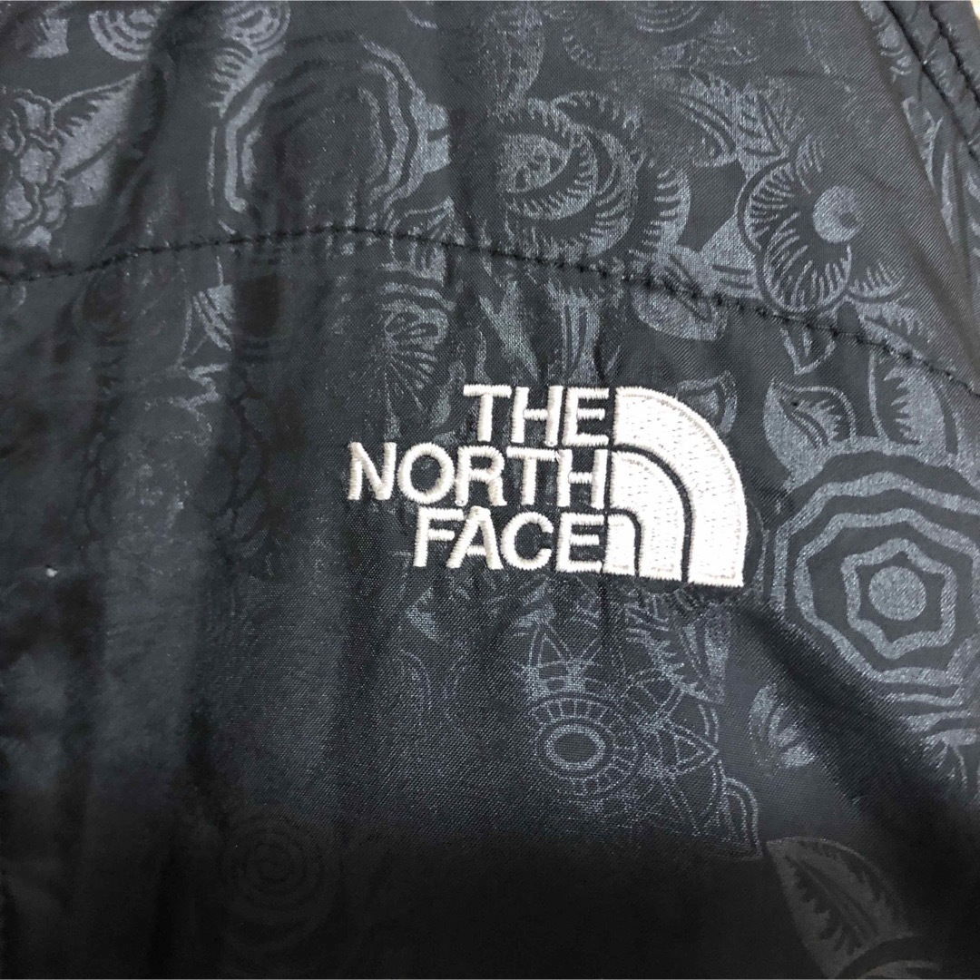 THE NORTH FACE(ザノースフェイス)の【ノースフェイス】中綿インナーダウンジャケット　総柄　ブラック　花柄　刺繍25ｋ レディースのジャケット/アウター(その他)の商品写真