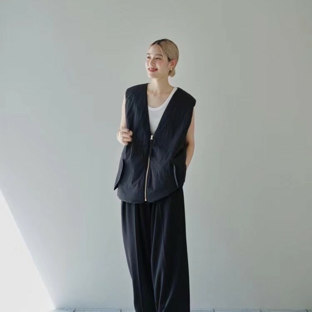 TODAYFUL(トゥデイフル)のTODAYFUL Vneck Nylon Vest レディースのトップス(ベスト/ジレ)の商品写真