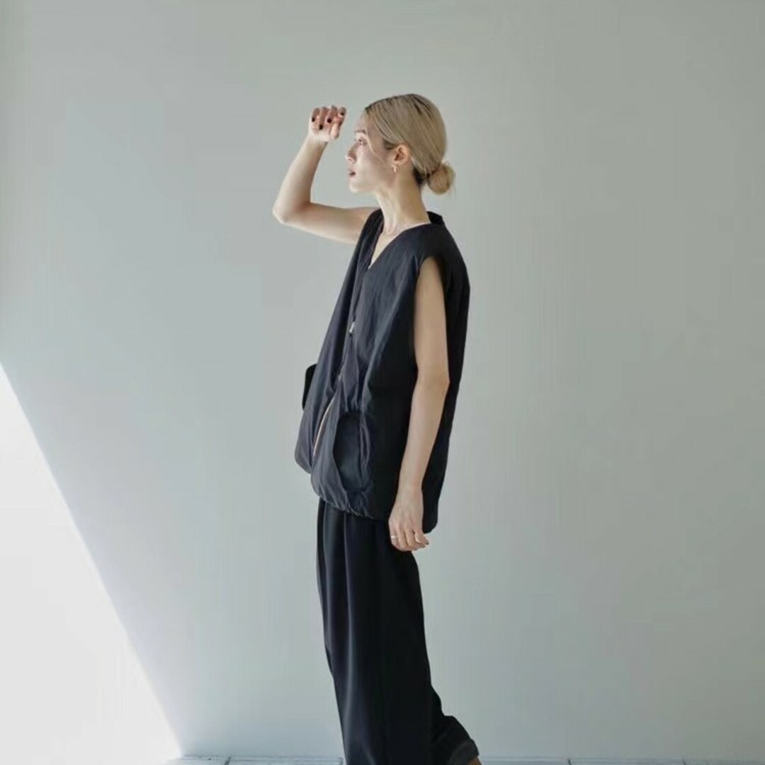 TODAYFUL(トゥデイフル)のTODAYFUL Vneck Nylon Vest レディースのトップス(ベスト/ジレ)の商品写真