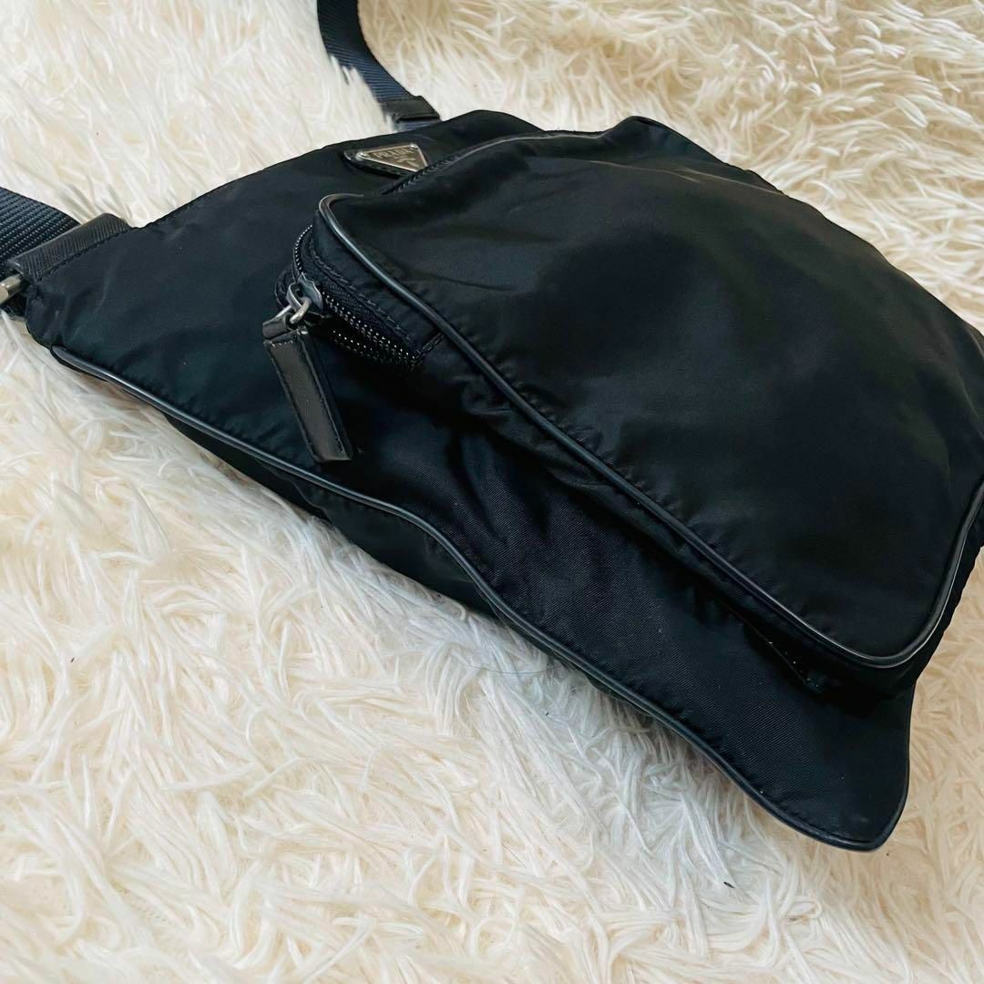 美品*PRADA ショルダーバッグ 肩掛け 前ポケット 三角ロゴ 美品*PRADA ショルダーバッグ 肩掛け 前ポケット 三角ロゴ