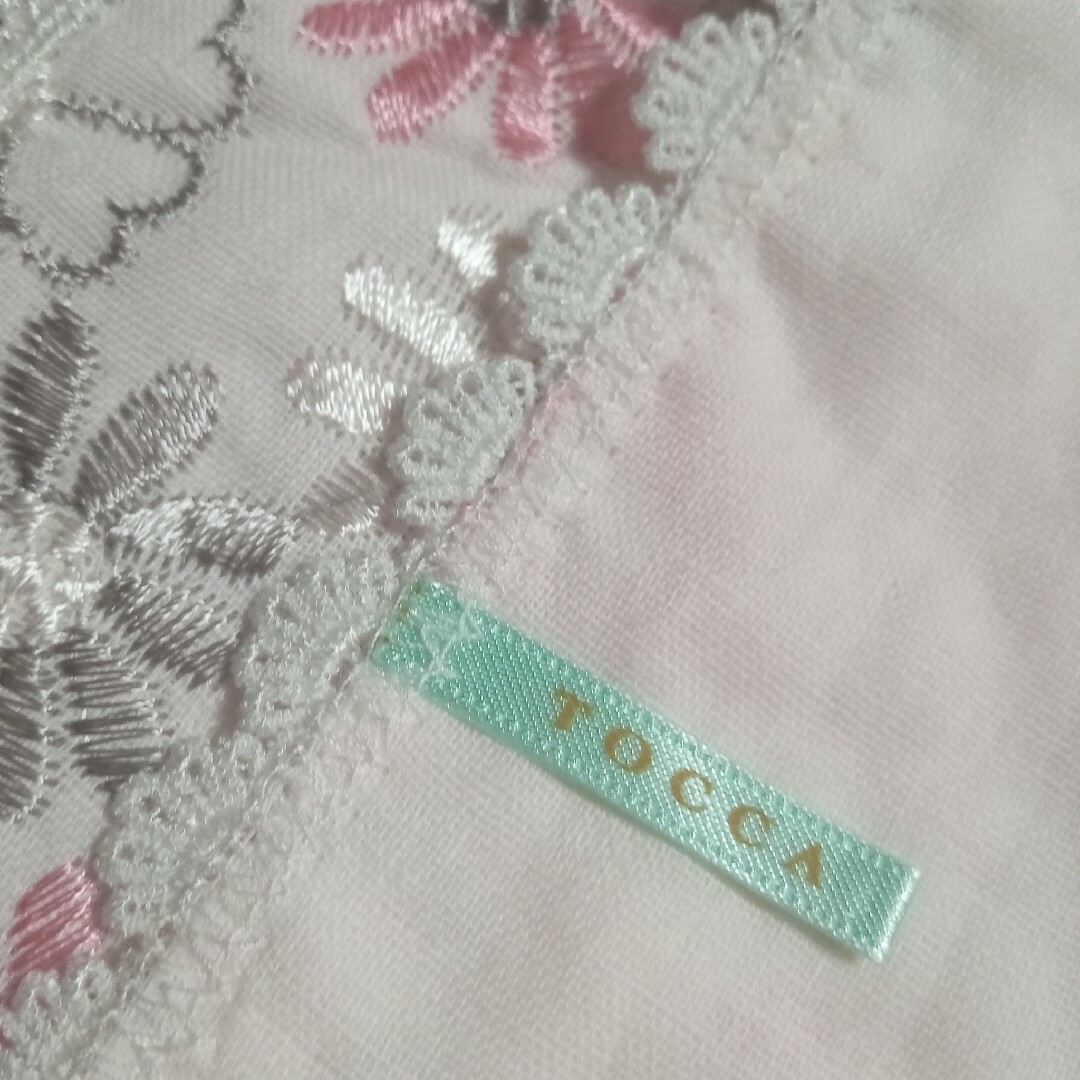 TOCCA(トッカ)のTOOCA  トッカ  レース付き二重合わせハンカチ  ２枚   刺繍 レディースのファッション小物(ハンカチ)の商品写真