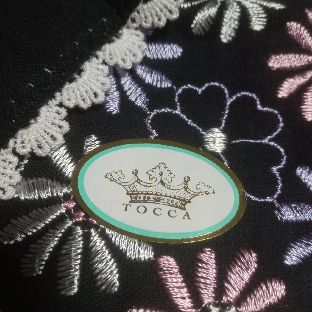 TOCCA(トッカ)のTOOCA  トッカ  レース付き二重合わせハンカチ  ２枚   刺繍 レディースのファッション小物(ハンカチ)の商品写真