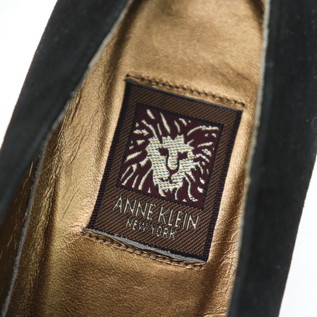 ANNE KLEIN(アンクライン)のアンクライン パンプス 未使用 リボン ゴールド金具 スエード シューズ 靴 黒 レディース 5.5サイズ ブラック ANNE KLEIN レディースの靴/シューズ(ハイヒール/パンプス)の商品写真