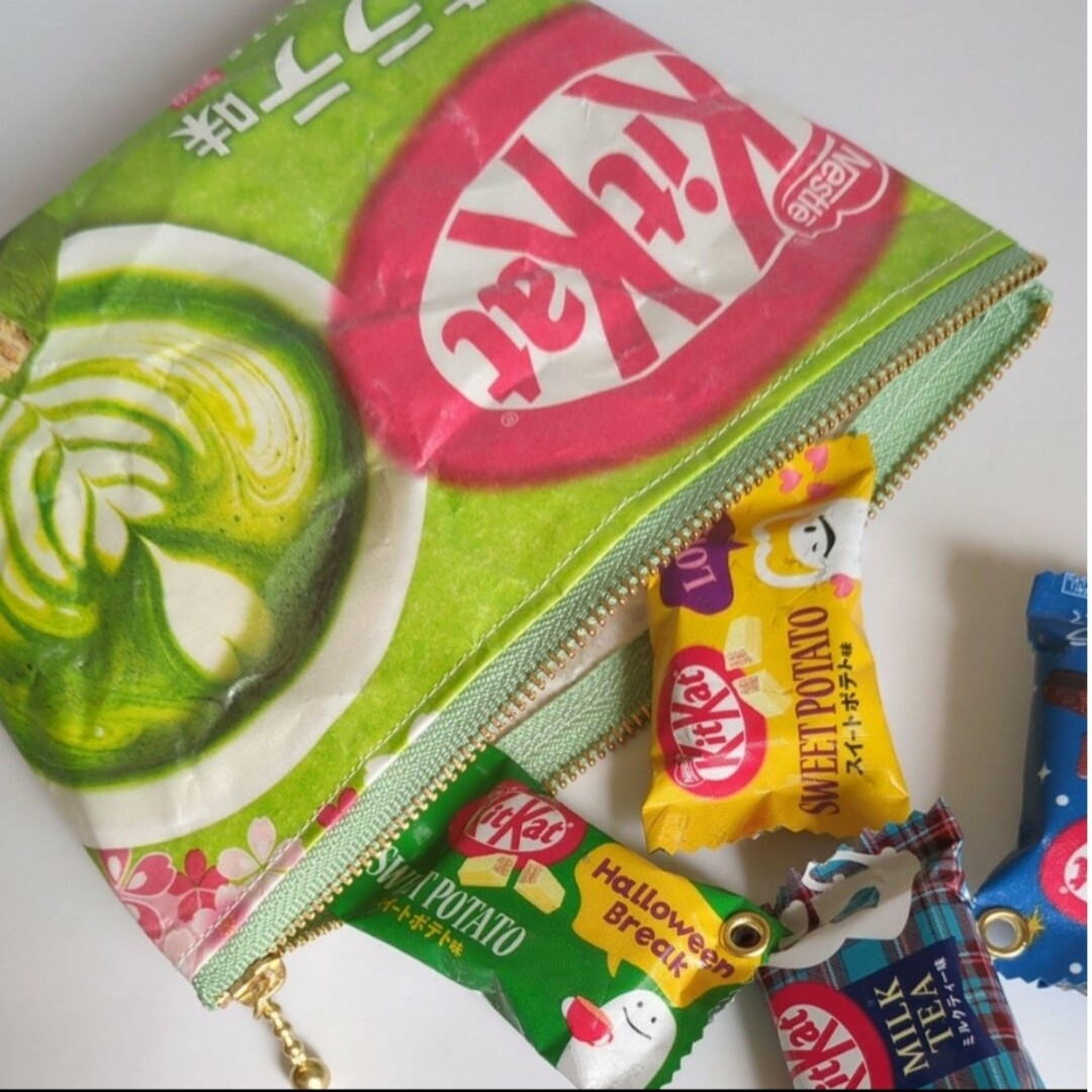 リメイクポーチ　お菓子入れ　抹茶ラテ　メイクポーチ ハンドメイドのファッション小物(ポーチ)の商品写真