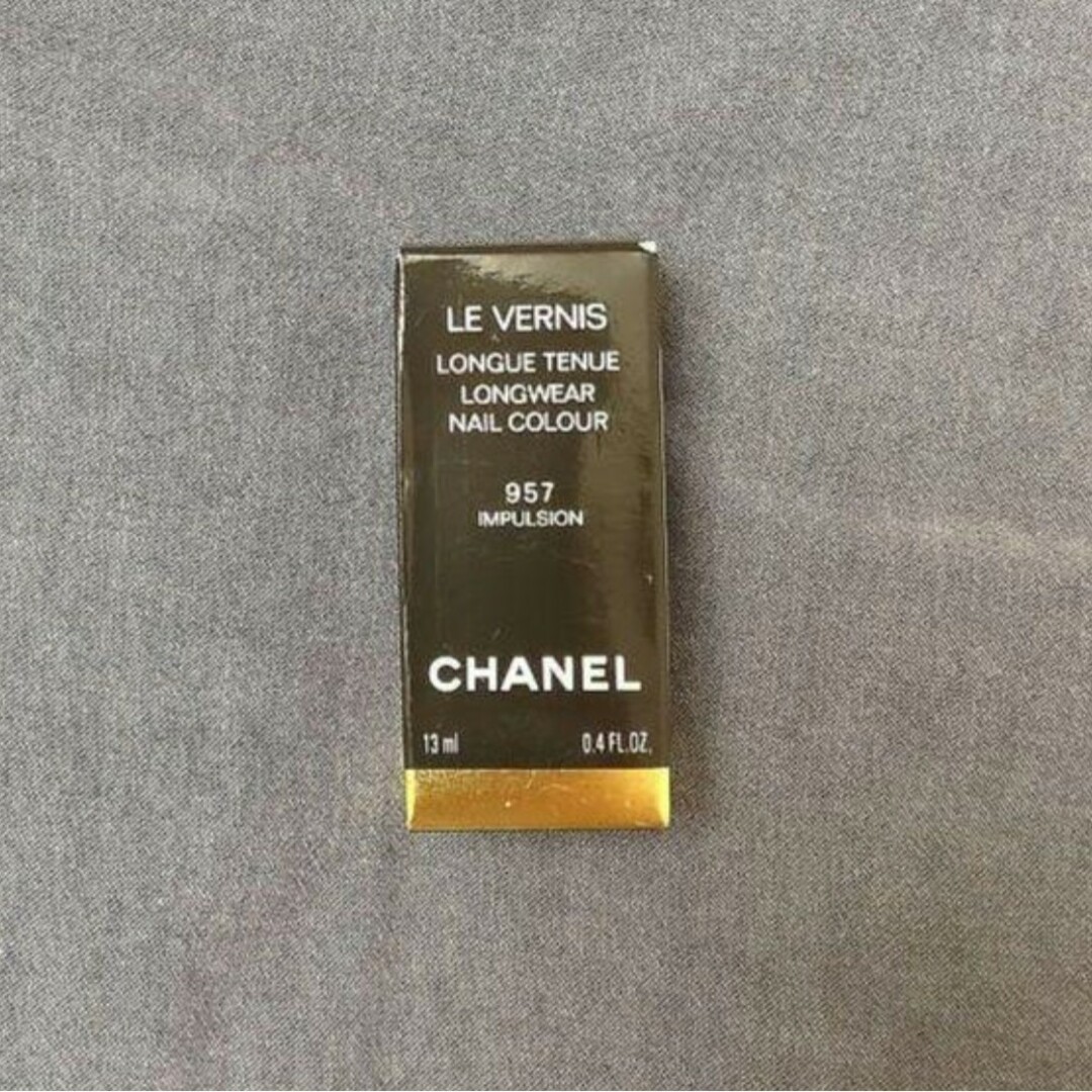 CHANEL(シャネル)の新品シャネル限定 ヴェルニロングトゥニュ 957 アンピュルシオン コスメ/美容のネイル(マニキュア)の商品写真