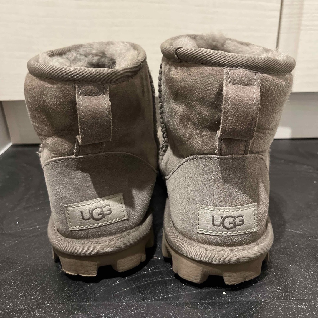 UGG(アグ)のugg ショートブーツ　エッセンシャルミニ レディースの靴/シューズ(ブーツ)の商品写真