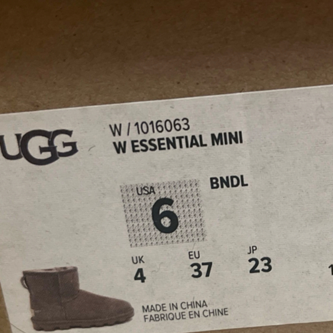UGG(アグ)のugg ショートブーツ　エッセンシャルミニ レディースの靴/シューズ(ブーツ)の商品写真
