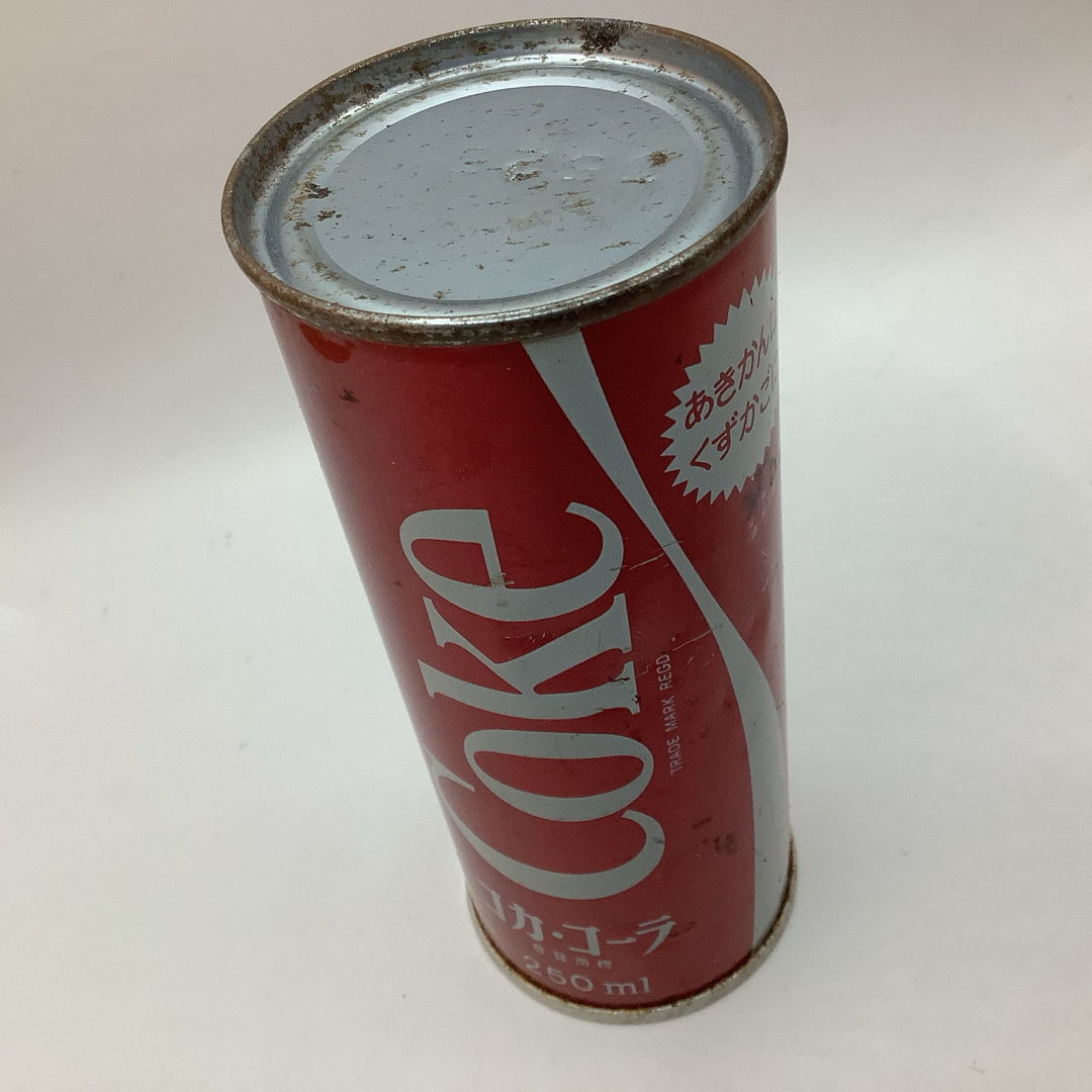 コカ・コーラ(コカコーラ)の希少 昭和レトロ Coca Cola  コカ・コーラ 空き缶 空缶 ビンテージ エンタメ/ホビーのコレクション(ノベルティグッズ)の商品写真