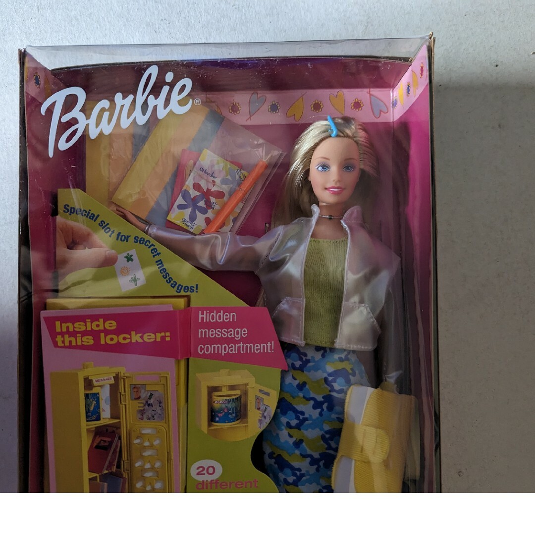 Barbie(バービー)の未開封バービー 人形  シークレットメッセージロッカーとアクセサリー付き エンタメ/ホビーのおもちゃ/ぬいぐるみ(キャラクターグッズ)の商品写真