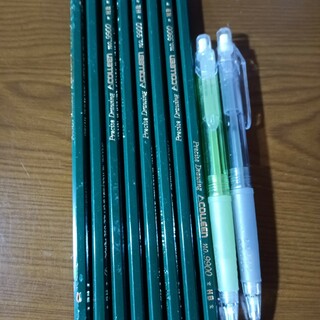 鉛筆　colleen8本と　シャーペン２本(薄いグリーンと薄いグレー)(鉛筆)