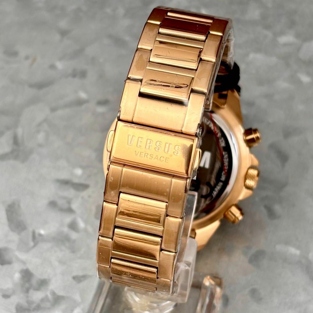 VERSACE(ヴェルサーチ)の新品 ヴェルサーチ ヴェルサス メンズ腕時計 ゴールド ブラック 人気ブランド メンズの時計(腕時計(アナログ))の商品写真