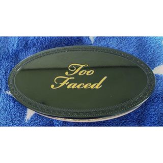 Too Faced - ボーン ディス ウェイ ターン アップ ザ ライト ハイライティング パレット