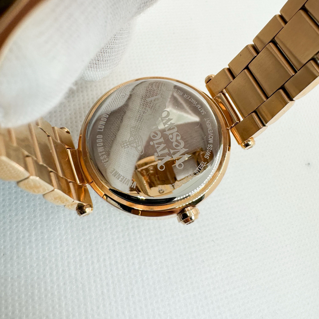 Vivienne Westwood(ヴィヴィアンウエストウッド)のヴィヴィアンウエストウッド　腕時計　モンタギュー　説明書　コマ　箱付　 レディースのファッション小物(腕時計)の商品写真