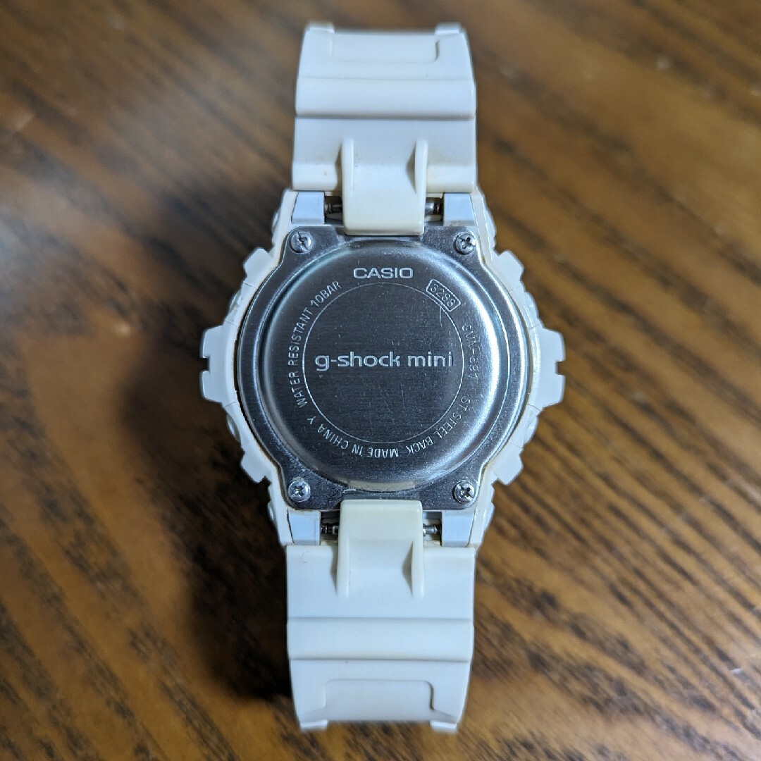 G-SHOCK(ジーショック)のCASIO G-SHOCK mini ホワイト GMN-691-7BJF メンズの時計(腕時計(デジタル))の商品写真