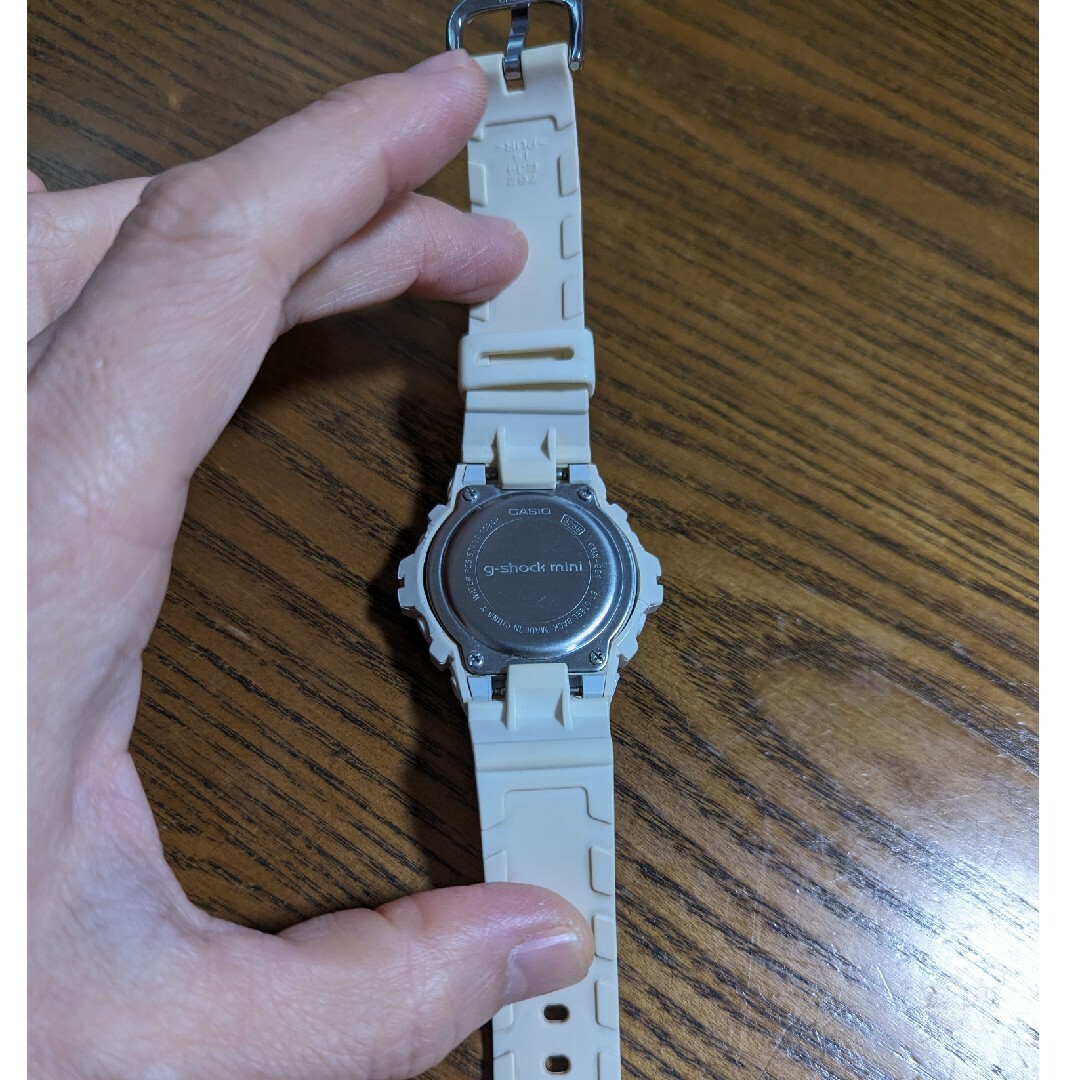 G-SHOCK(ジーショック)のCASIO G-SHOCK mini ホワイト GMN-691-7BJF メンズの時計(腕時計(デジタル))の商品写真