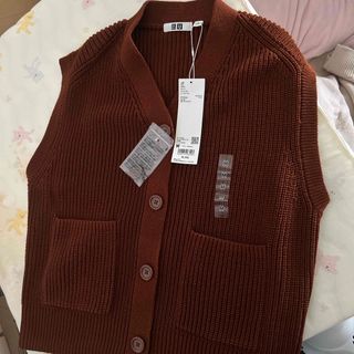 ユニクロ(UNIQLO)のＶネックカーディガン　ノースリーブ(カーディガン)