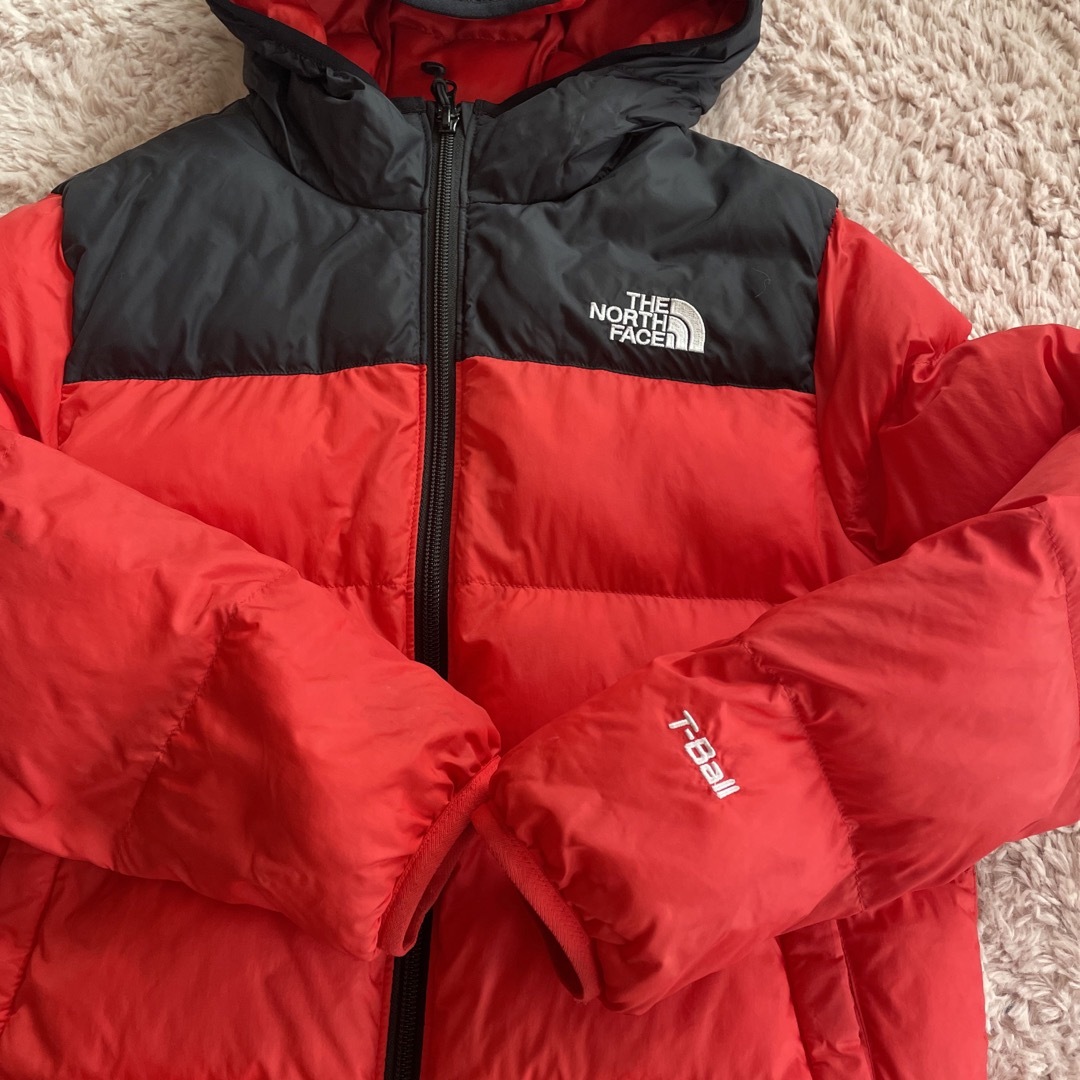 THE NORTH FACE(ザノースフェイス)のTHE NORTH FACE ダウンジャケット 140cm キッズ/ベビー/マタニティのキッズ服男の子用(90cm~)(ジャケット/上着)の商品写真