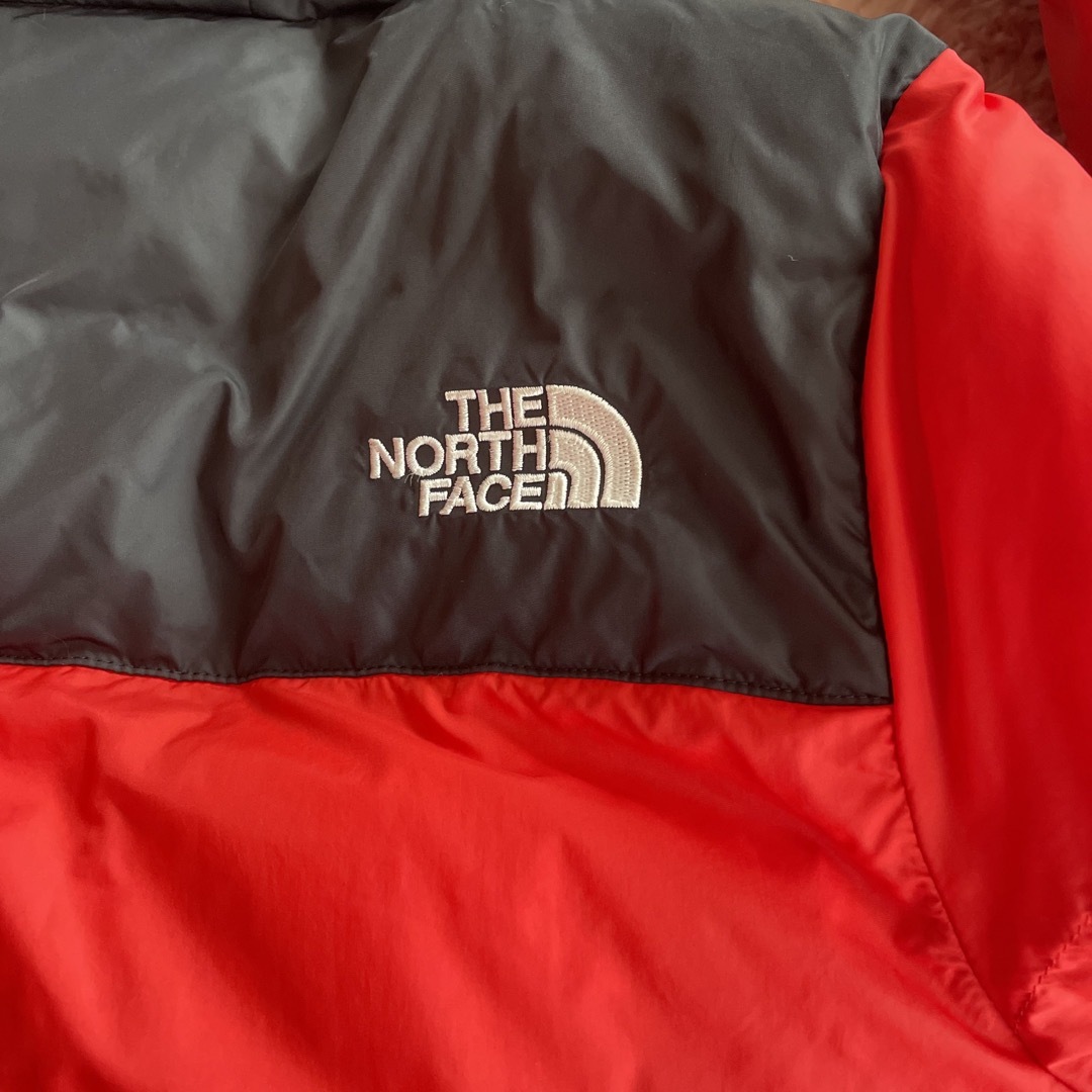 THE NORTH FACE(ザノースフェイス)のTHE NORTH FACE ダウンジャケット 140cm キッズ/ベビー/マタニティのキッズ服男の子用(90cm~)(ジャケット/上着)の商品写真