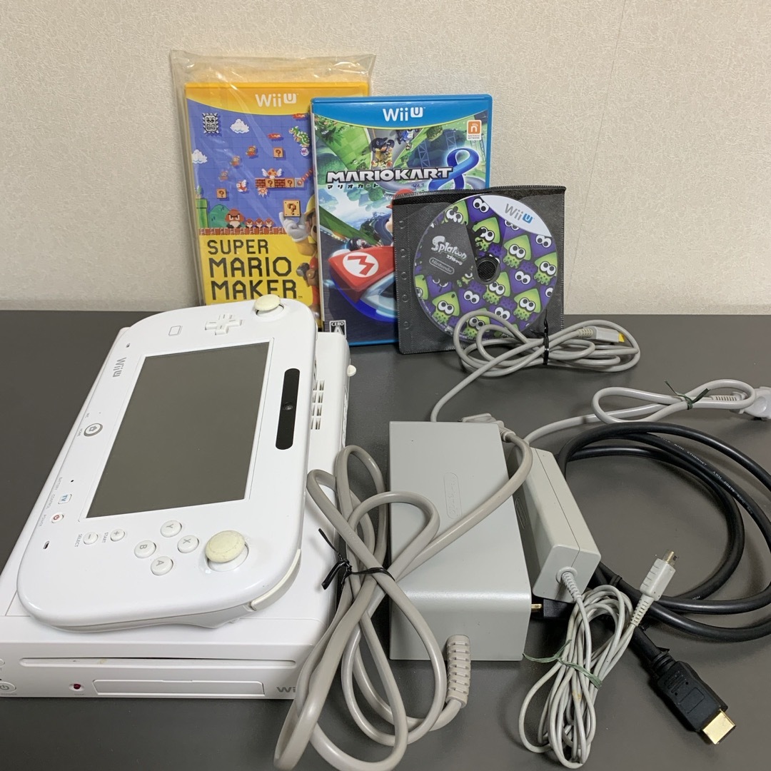 任天堂(ニンテンドウ)のNintendo WII U  32GB 本体　すぐに遊べるセット エンタメ/ホビーのゲームソフト/ゲーム機本体(家庭用ゲーム機本体)の商品写真