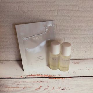 アールエムケー(RMK)のRMK Wトリートメントオイル（オイル状美容液）5ml ×3本　サンプル(オイル/美容液)