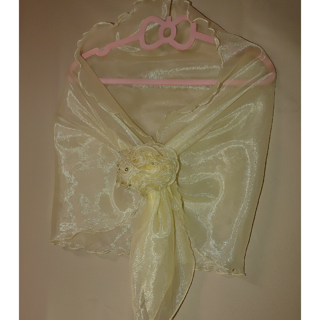 お花の留め具付きオーガンジーショール結婚式ドレスパール付きコサージュボレロ レディースのフォーマル/ドレス(その他)の商品写真