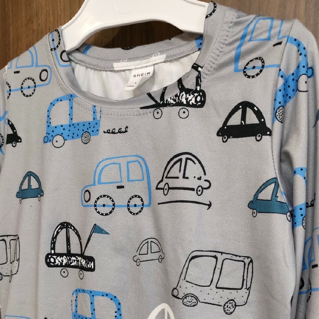 車柄 長袖 パジャマ／110センチ キッズ/ベビー/マタニティのキッズ服男の子用(90cm~)(パジャマ)の商品写真