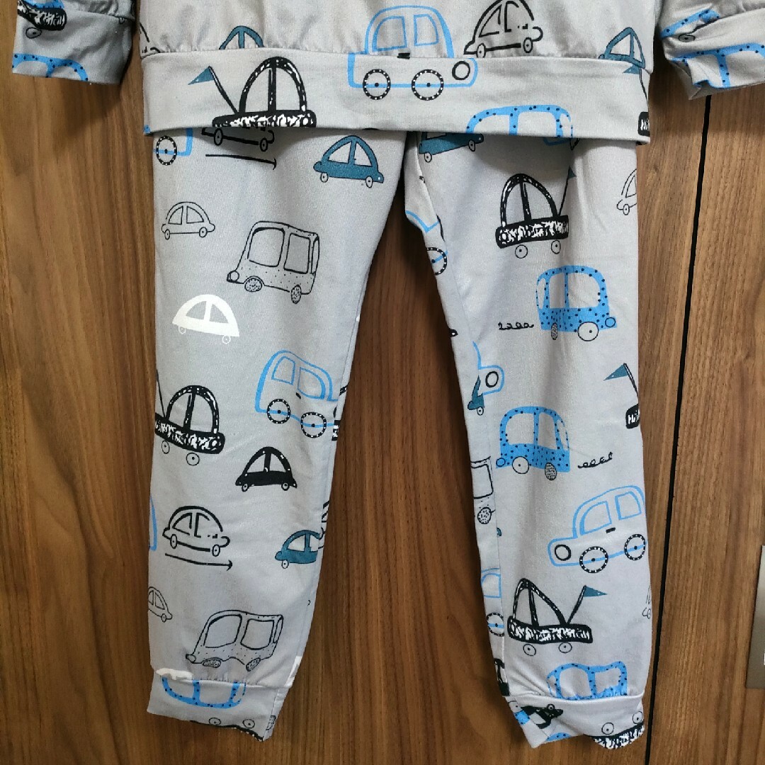 車柄 長袖 パジャマ／110センチ キッズ/ベビー/マタニティのキッズ服男の子用(90cm~)(パジャマ)の商品写真