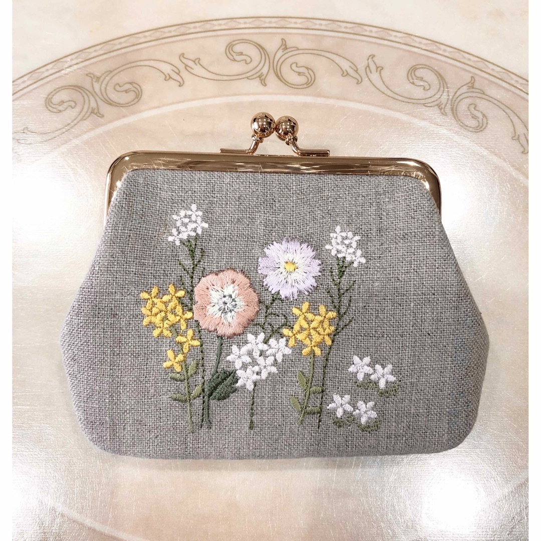 がま口👛　花柄💐　両面刺繍🪡　リネン　未使用品 レディースのファッション小物(財布)の商品写真