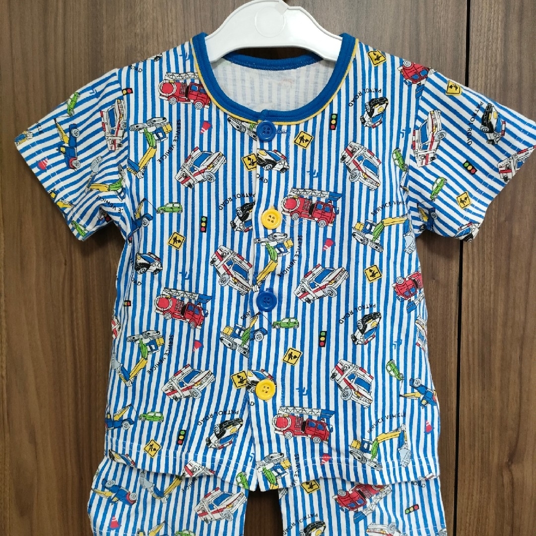 トミカ 半袖 パジャマ／100センチ キッズ/ベビー/マタニティのキッズ服男の子用(90cm~)(パジャマ)の商品写真