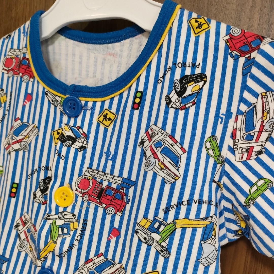 トミカ 半袖 パジャマ／100センチ キッズ/ベビー/マタニティのキッズ服男の子用(90cm~)(パジャマ)の商品写真