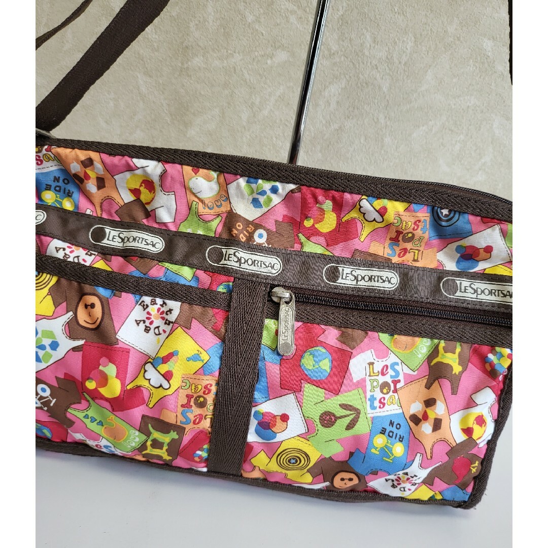 LeSportsac(レスポートサック)の◆LeSportsac レスポートサック◆カラフルシャツ柄 ショルダーバッグ レディースのバッグ(ショルダーバッグ)の商品写真