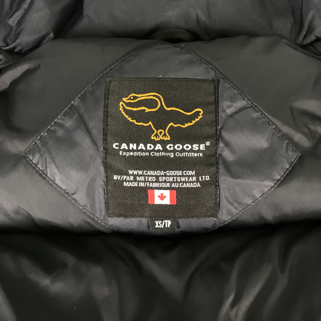 CANADA GOOSE(カナダグース)のカナダグース アルバータ 3337JM メンズ ダウンベスト メンズのジャケット/アウター(ダウンベスト)の商品写真