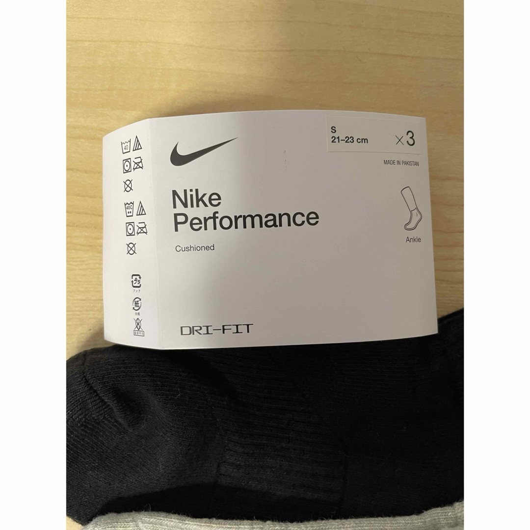 NIKE(ナイキ)の【新品】ナイキ　NIKE ソックス　靴下 　21～23cm（S) 3足セット キッズ/ベビー/マタニティのこども用ファッション小物(靴下/タイツ)の商品写真