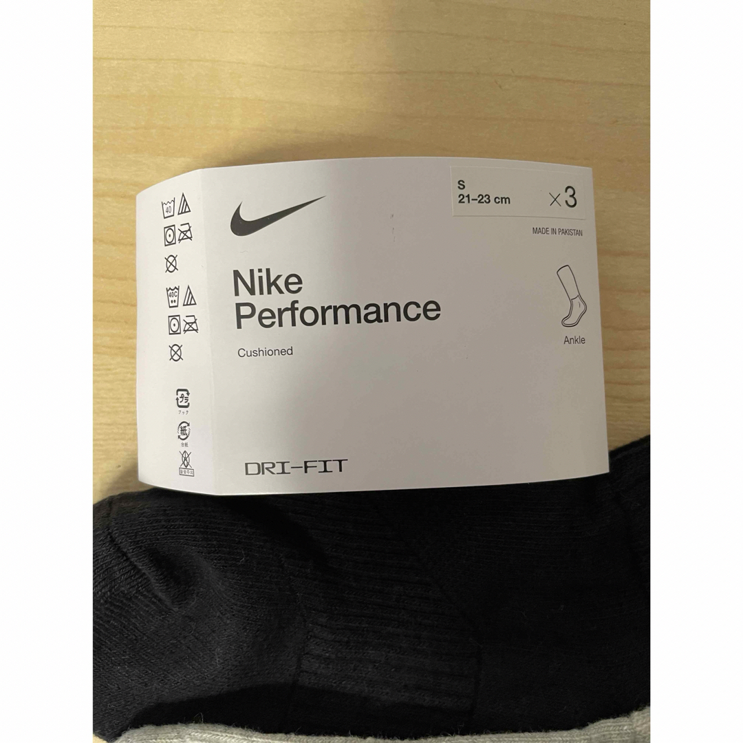 NIKE(ナイキ)の【新品】ナイキ　NIKE ソックス　靴下 　21～23cm（S) 3足セット キッズ/ベビー/マタニティのこども用ファッション小物(靴下/タイツ)の商品写真