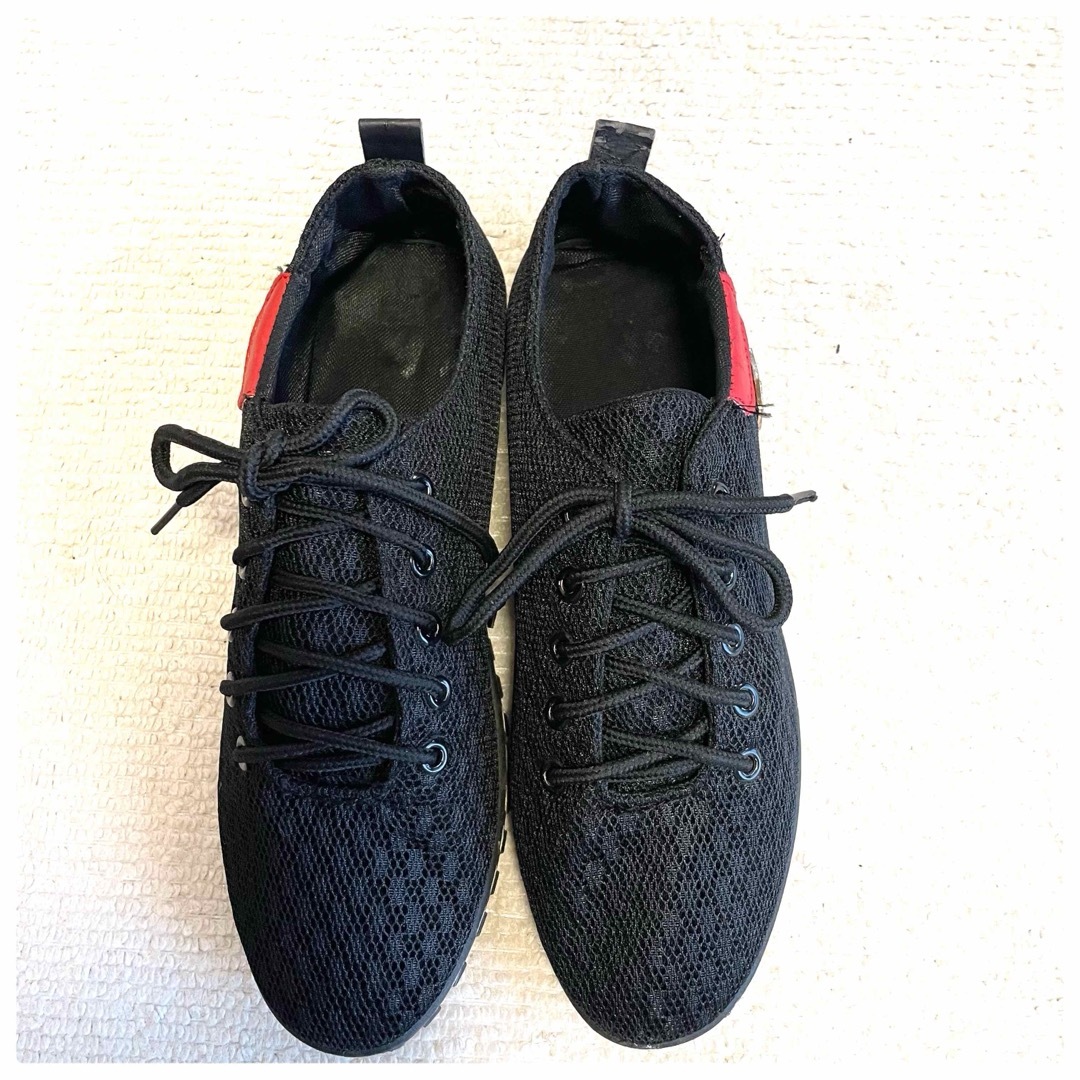 【訳あり】男性用 スニーカー シューズ 軽量 メッシュ 黒 サイズ40 メンズの靴/シューズ(スニーカー)の商品写真