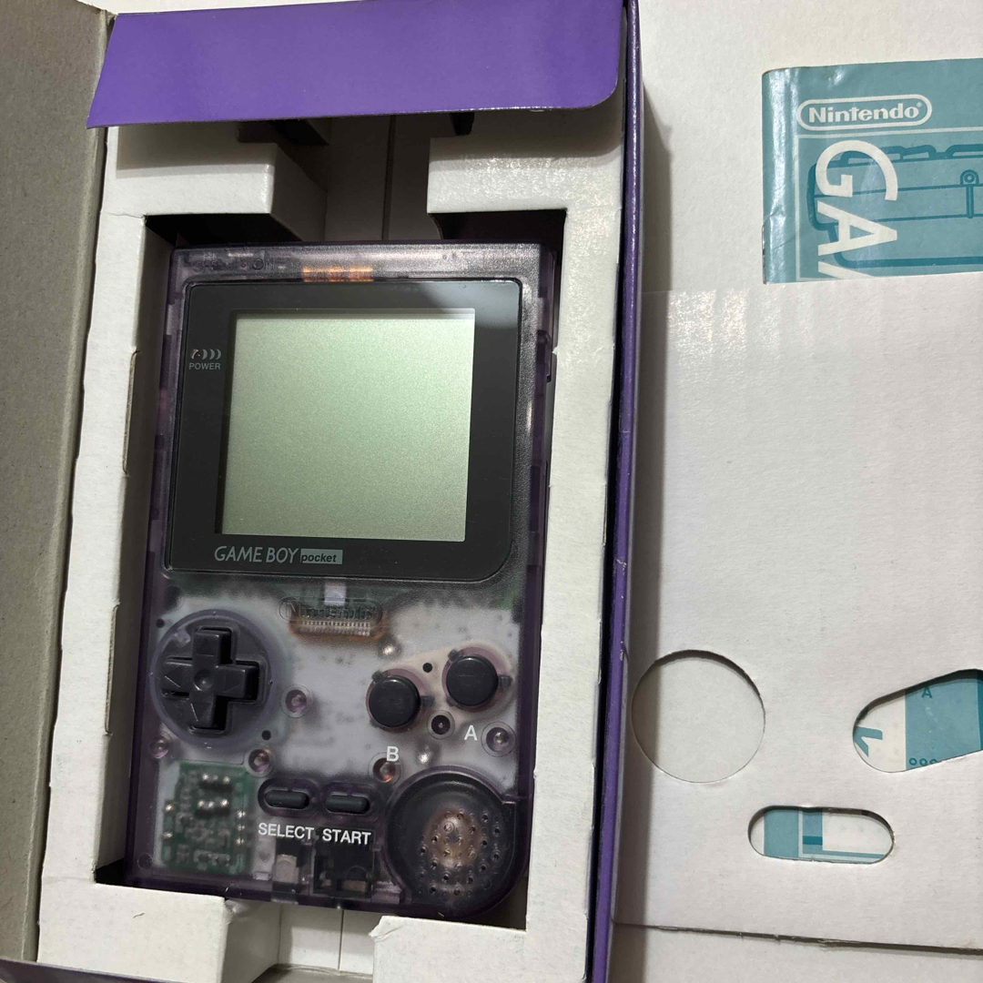 任天堂(ニンテンドウ)のゲームボーイポケット　クリアパープル エンタメ/ホビーのゲームソフト/ゲーム機本体(携帯用ゲーム機本体)の商品写真