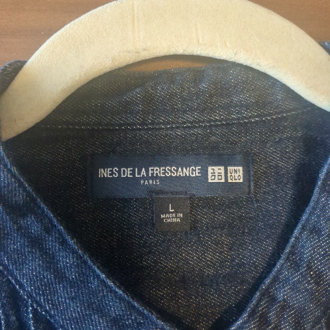 UNIQLO(ユニクロ)の【新品】INES DE LA FRESSANGE × UNIQLO　デニムシャツ レディースのトップス(シャツ/ブラウス(長袖/七分))の商品写真