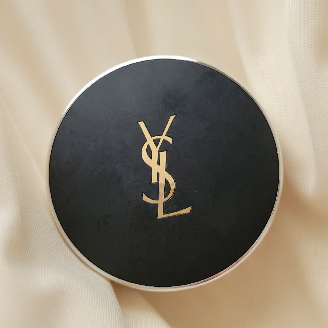 Yves Saint Laurent(イヴサンローラン)のイヴ・サンローラン　ファンデーション20 コスメ/美容のベースメイク/化粧品(ファンデーション)の商品写真