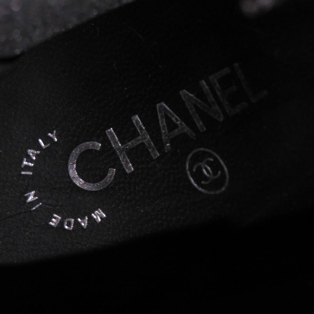 CHANEL(シャネル)の美品◎伊製 CHANEL シャネル G30160 レディース Fパール付き サイドゴア レザー ラウンドトゥ ショートブーツ チャンキーヒール 黒 35 レディースの靴/シューズ(ブーツ)の商品写真