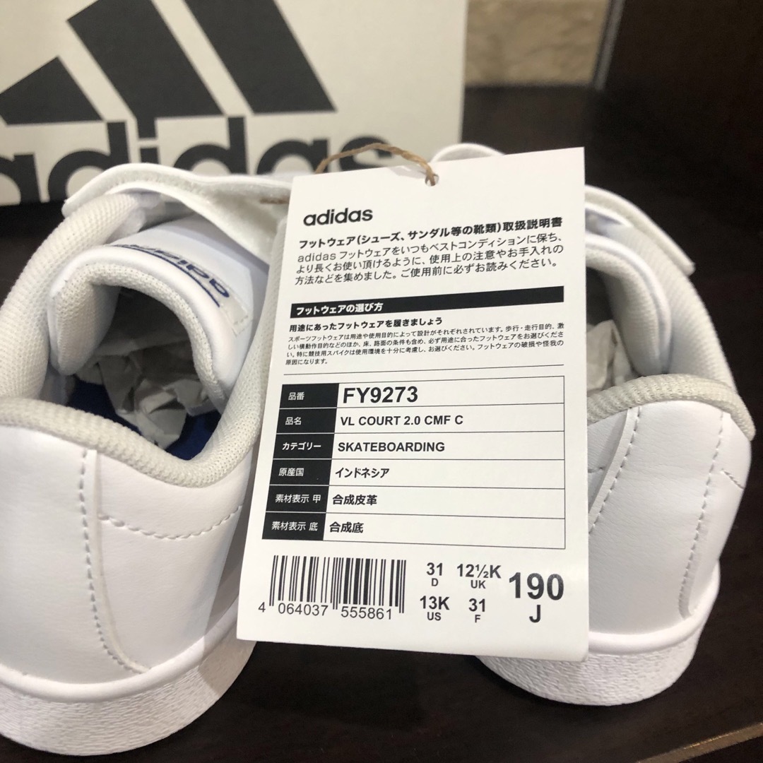 adidas(アディダス)の新品未使用タグ付き　アディダス　adidas スニーカー　19cm キッズ/ベビー/マタニティのキッズ靴/シューズ(15cm~)(スニーカー)の商品写真