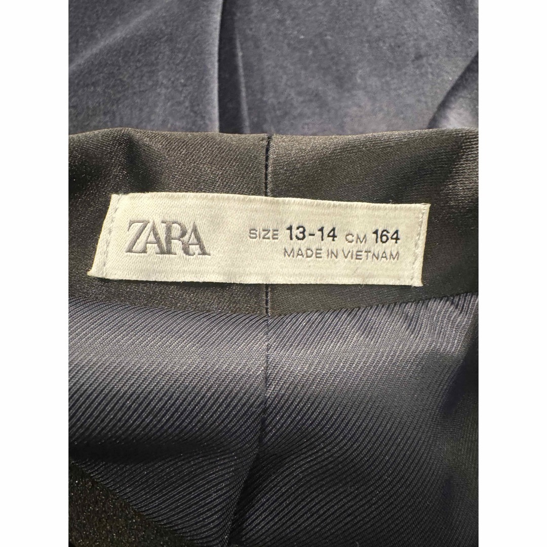 ZARA(ザラ)のZARA ベロアタキシード ジャケット キッズ/ベビー/マタニティのキッズ服男の子用(90cm~)(ドレス/フォーマル)の商品写真