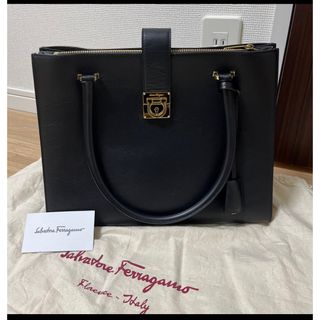 サルヴァトーレフェラガモ(Salvatore Ferragamo)のハンドバッグ(ハンドバッグ)