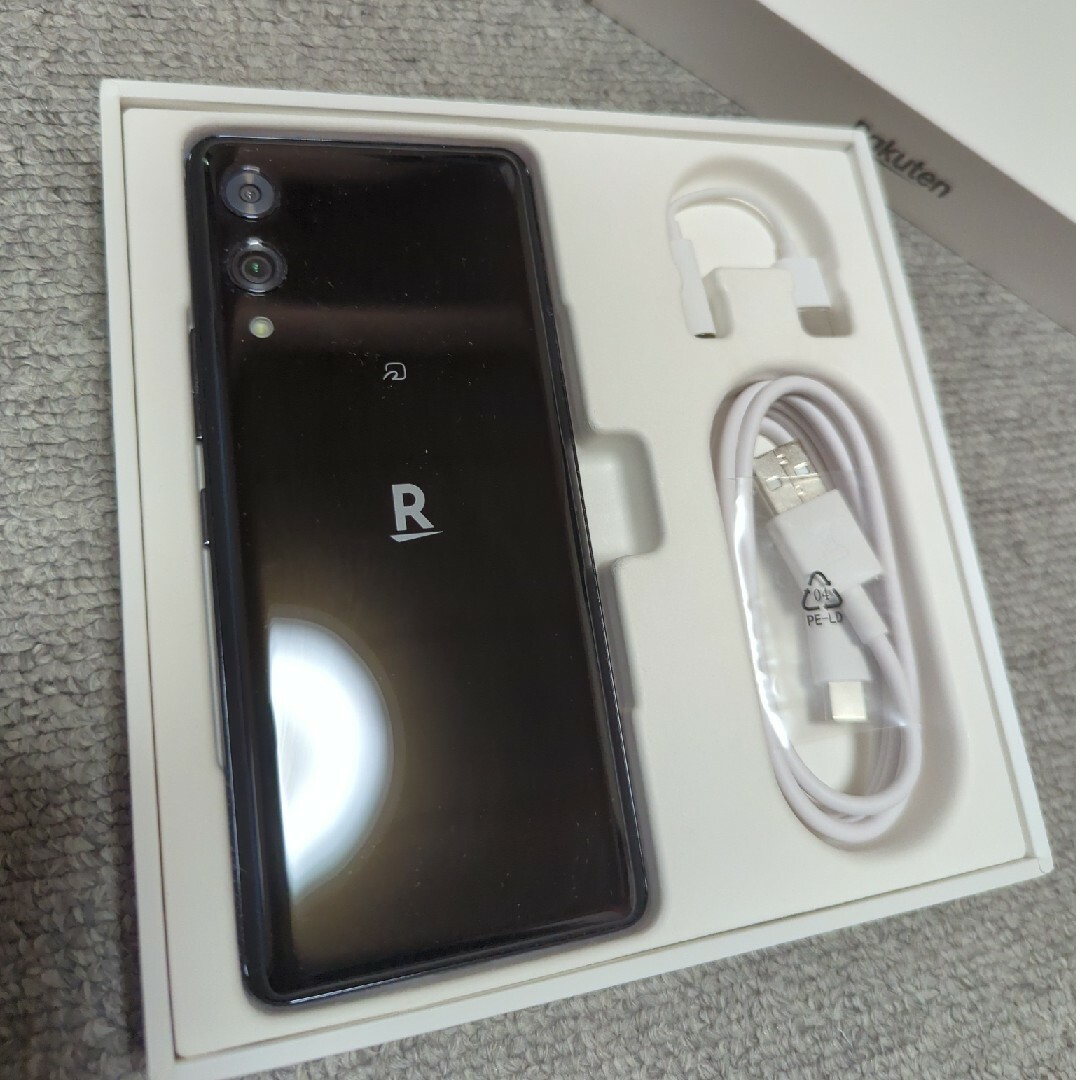 大注目 Hand Rakuten 黒 Hand 楽天ハンド 5G P780 新品】Rakuten Hand