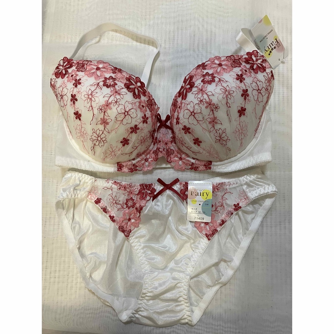 B80L フェアリー　花柄刺繍のブラ＆ショーツセット　ホワイト レディースの下着/アンダーウェア(ブラ&ショーツセット)の商品写真