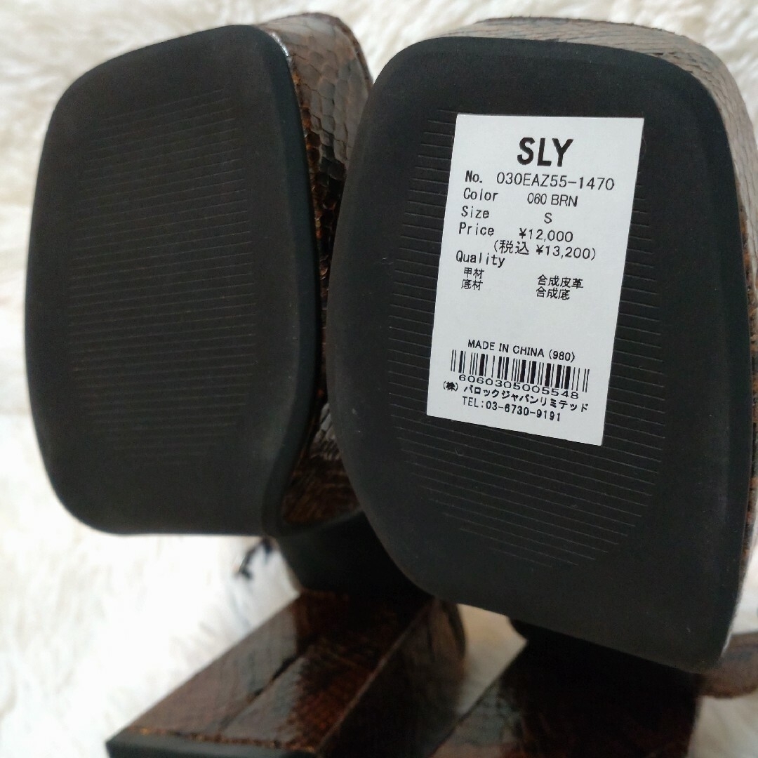 SLY(スライ)の【新品】SLY スライ ヒールサンダル パイソン柄 Sサイズ シューズ袋付き レディースの靴/シューズ(サンダル)の商品写真